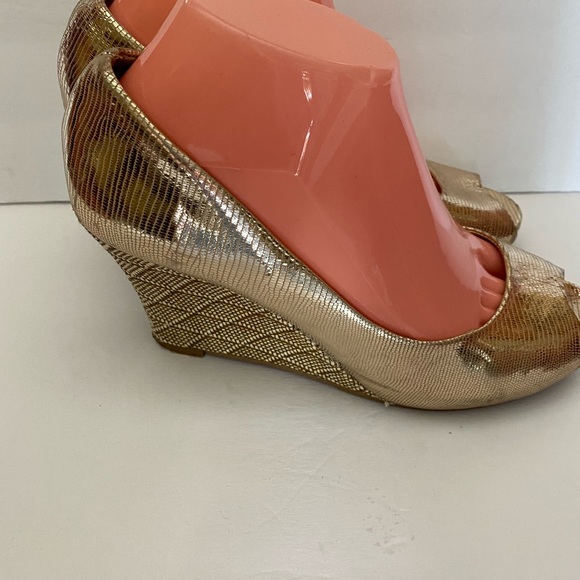 Lilly Pulitzer size 7 1/2 metallic wedges gold - Picture 5 of 7